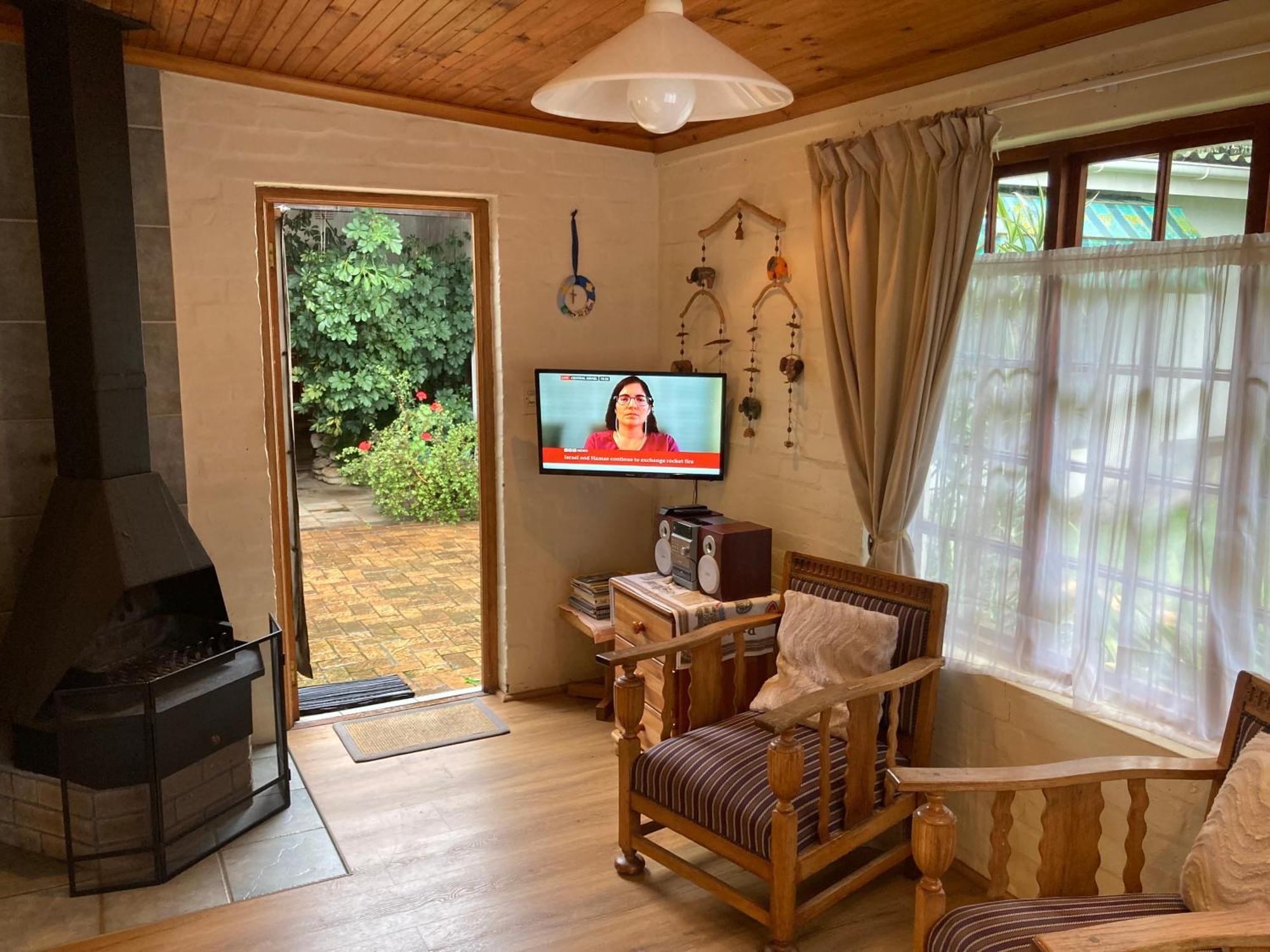 Haus Barbara Guest House Бредасдорп Екстериор снимка