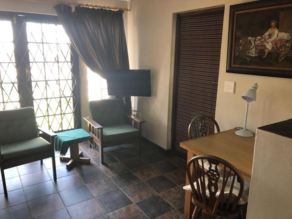 Haus Barbara Guest House Бредасдорп Екстериор снимка
