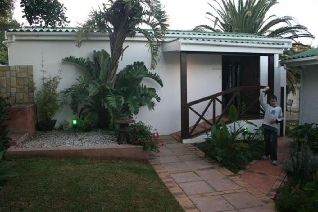 Haus Barbara Guest House Бредасдорп Екстериор снимка