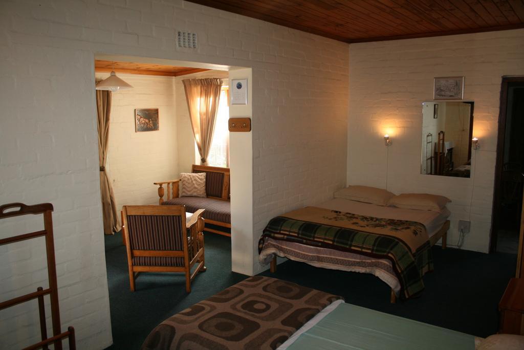 Haus Barbara Guest House Бредасдорп Стая снимка
