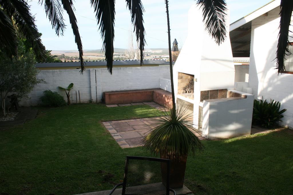 Haus Barbara Guest House Бредасдорп Екстериор снимка