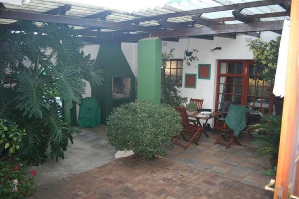 Haus Barbara Guest House Бредасдорп Екстериор снимка